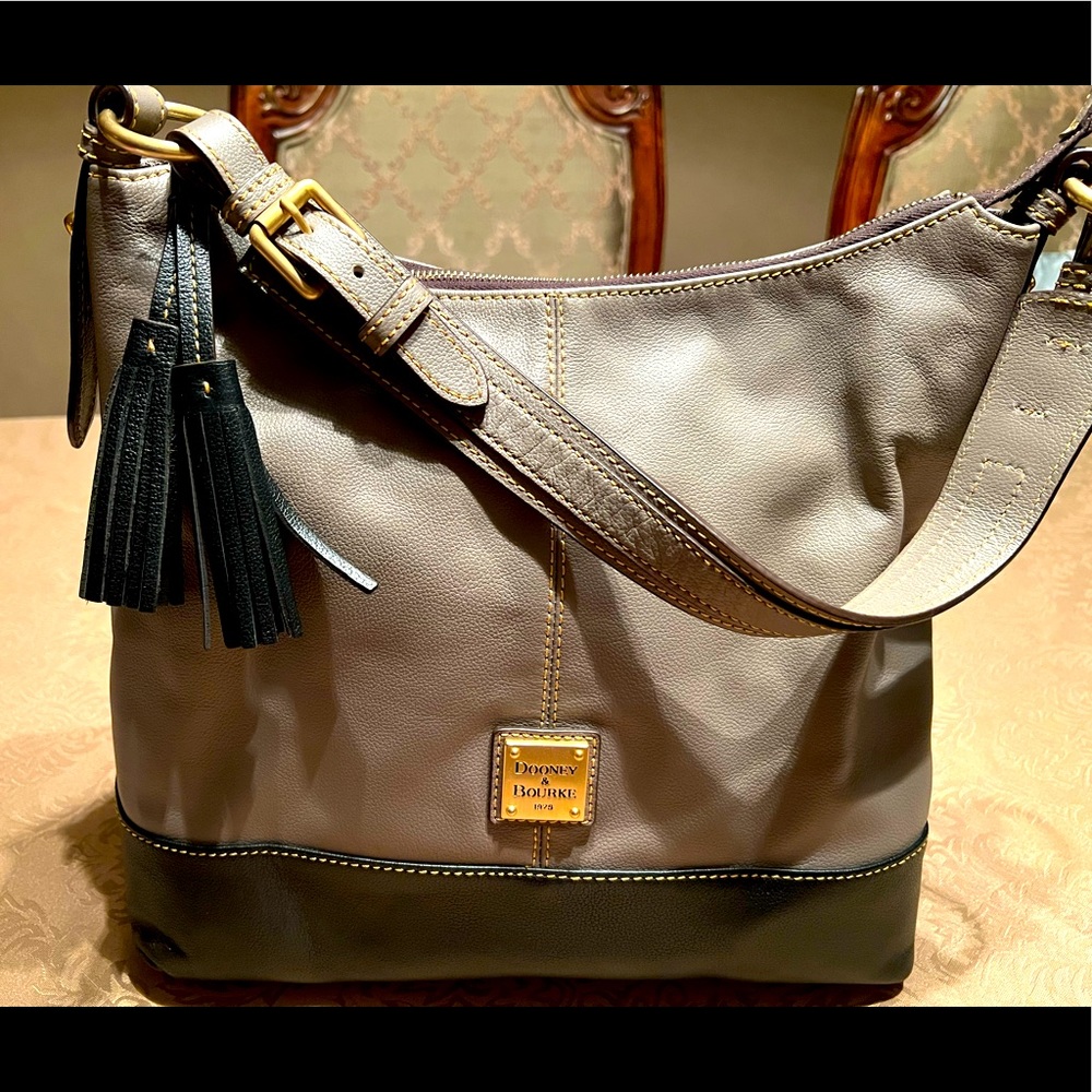 Dooney & Bourke Pebble Leather Extra Large Sac Taupe/Black w/ bonus D&B wallet